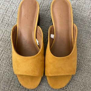 Never worn! Perfect yellow wedges!